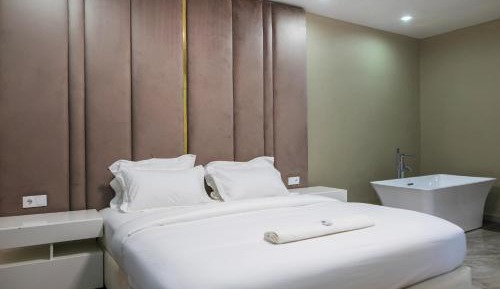 Suite with Hot Tub