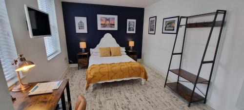 Deluxe Double Room with Shower