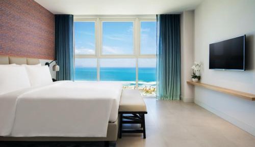 1 Bedroom Suite with Terrace Ocean View - King Bed