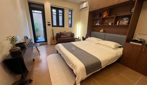 Queen Room with Garden View