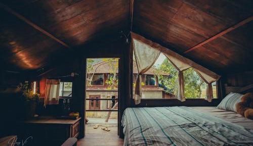 Deluxe Double Room (2 Adults + 1 Child)