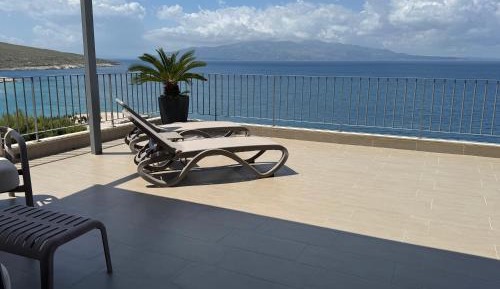 One-Bedroom Suite with Sea View