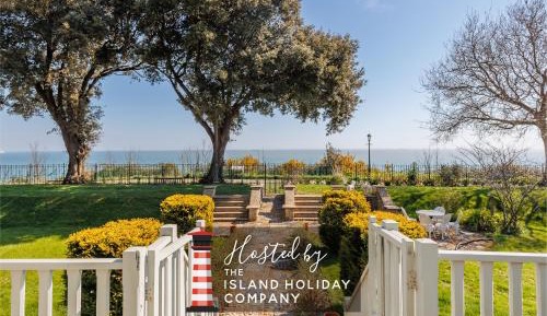 Four-Bedroom Holiday Home