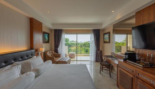 Deluxe King Room with River View and Free Daily Shuttle to Ubud City
