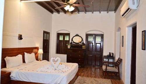 Twin Room with Pool View