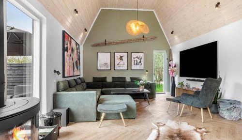 Seven-Bedroom Holiday Home