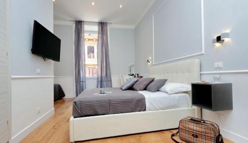 Deluxe Triple Room with Private Bathroom