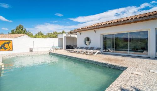 Villa with Garden View