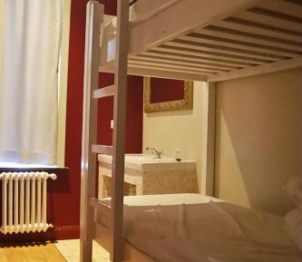 Standard Twin Room with Shared Bathroom