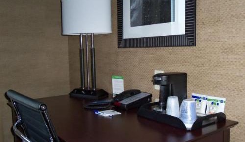 Queen Room with Two Queen Beds- Hearing Accessible Roll in Shower/Non-Smoking