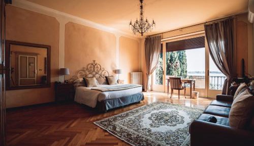 Deluxe Double Room with Terrace and Lake View