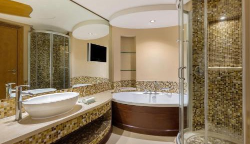 Grand Deluxe King Room
