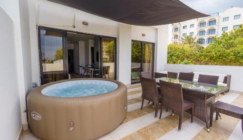 Two-Bedroom Deluxe Apartment with Garden View