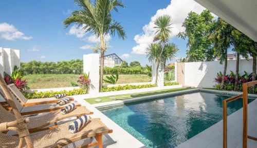 Villa with Garden View