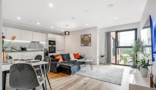 Two-Bedroom Apartment with City View