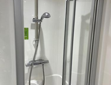 Apartment with Shower