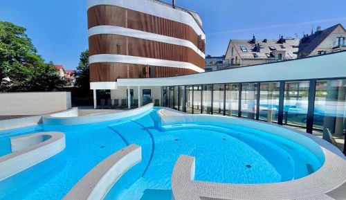 One-Bedroom Apartment with Balcony