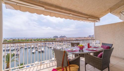 Apartment with Lake View
