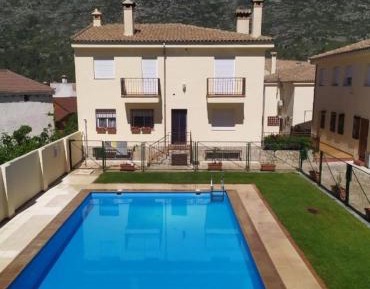 Apartment with Mountain View