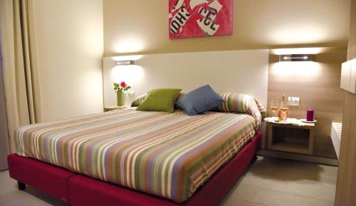Deluxe One-Bedroom Apartment