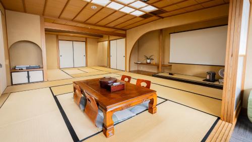 Japanese-Style Room