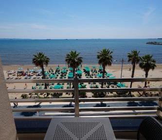 One-Bedroom Apartment with Sea View and Balcony