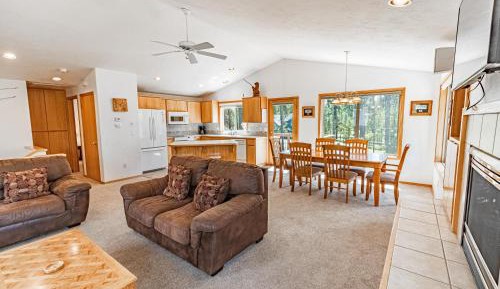 Three-Bedroom Holiday Home 
