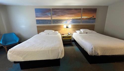 Queen Room with Two Queen Beds - Non-Smoking