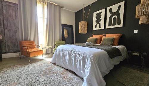 Deluxe Queen Suite