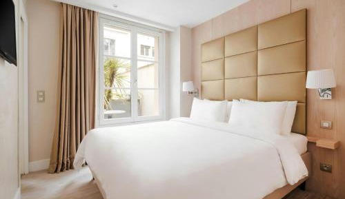 Suite with Queen Bed, Sofa Bed and Terrace