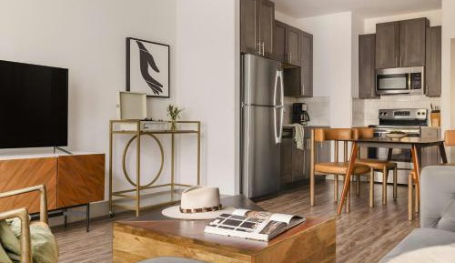 One-Bedroom Apartment with Queen Bed and Sofa Bed