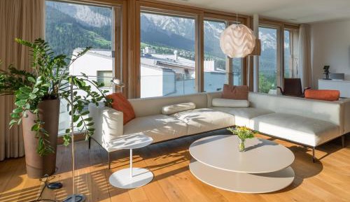 Apartment with Mountain View