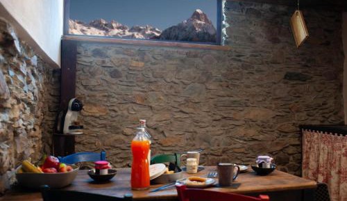 One-Bedroom Deluxe Apartment