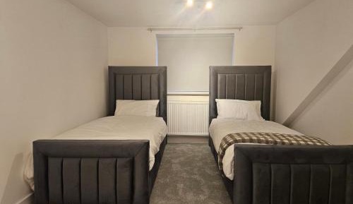 Twin Room with Shared Toilet