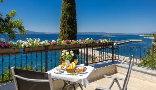 Deluxe Double Room with Balcony and Sea View