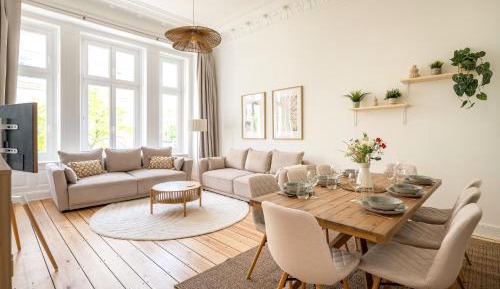 Three-Bedroom Deluxe Apartment