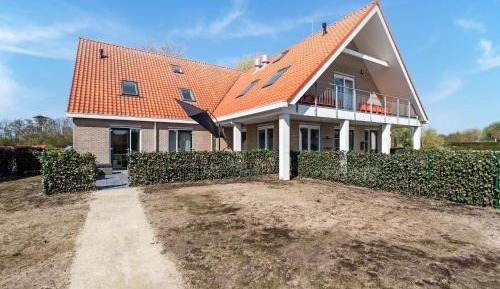 Fourteen-Bedroom Holiday home