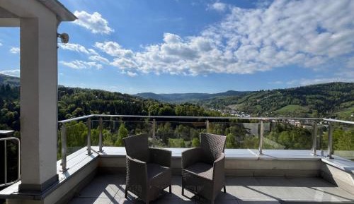 Two-Bedroom Apartment with Mountain View