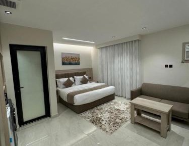 Deluxe Room (2 Adults + 1 Child)