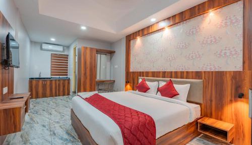 Deluxe Double Room (2 Adults + 1 Child)