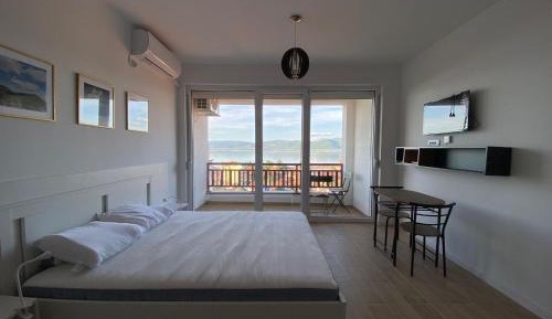 Studio Apartment with One Double Bed