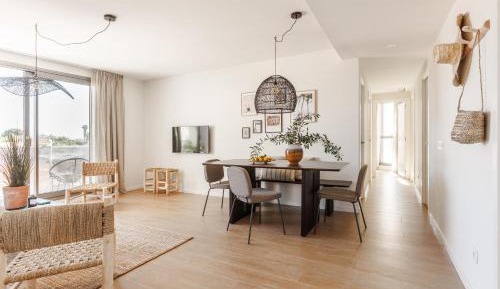 Four-Bedroom Apartment with Balcony 