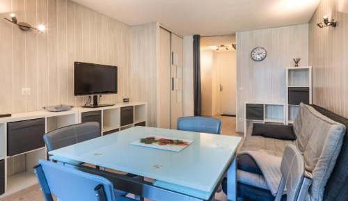 Studio with Sofa Bed