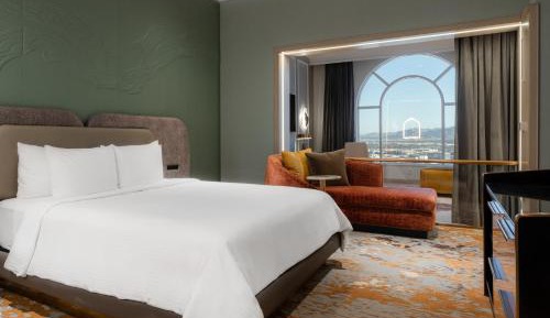 Newly Remodeled Grand King Suite with Prestige Club Lounge Access