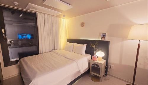 Deluxe Queen Studio 