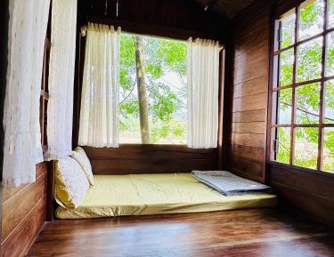 Deluxe Room (1 adult + 1 child)