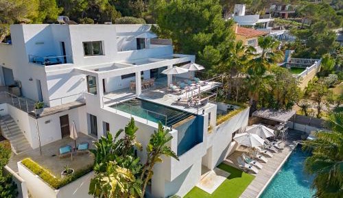 Seven-Bedroom Villa