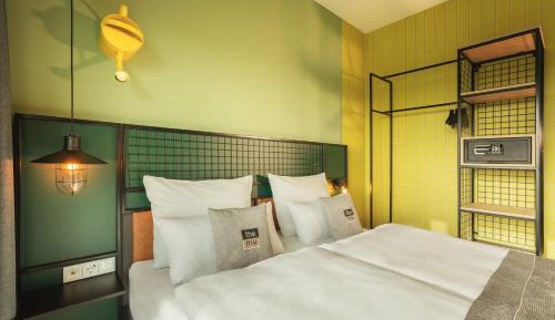 Standard Queen Room