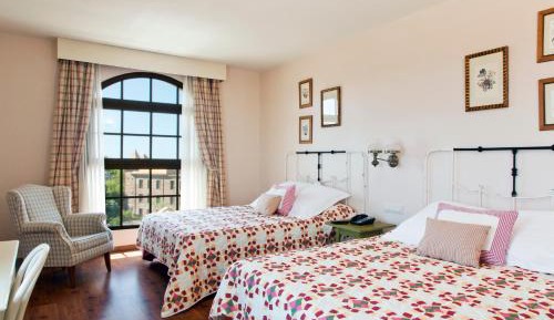 Standard Room with Access to PortAventura Park (2 adults + 1 child) + 1 day ticket to Ferrari Land