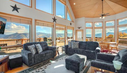 Three-Bedroom Holiday Home 